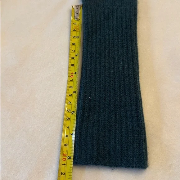 Like new! L.L. Bean Cashmere Beanie and Gloves Set - Picture 10 of 10
